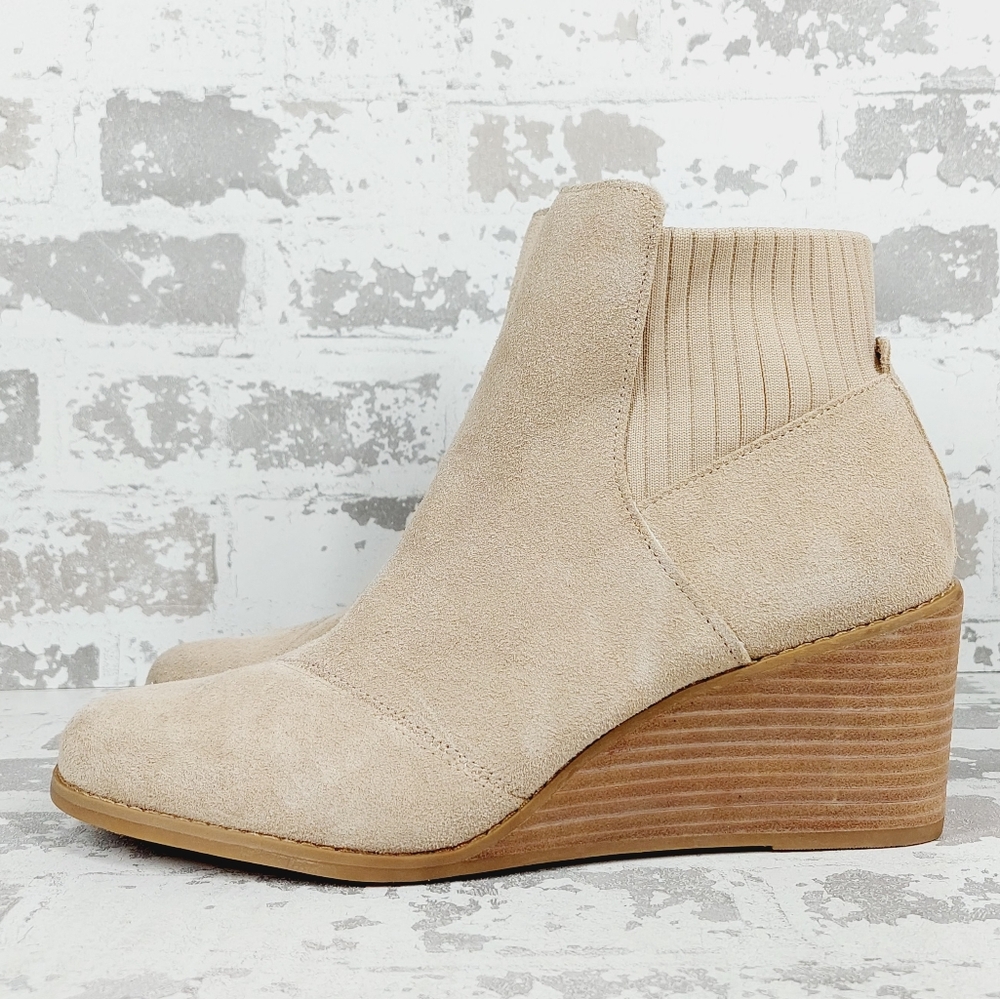 New TOMS Sadie Suede Cream Almond Toe Wedge Boot D122